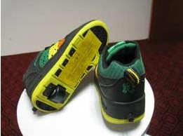 躍享運(yùn)動鞋加盟