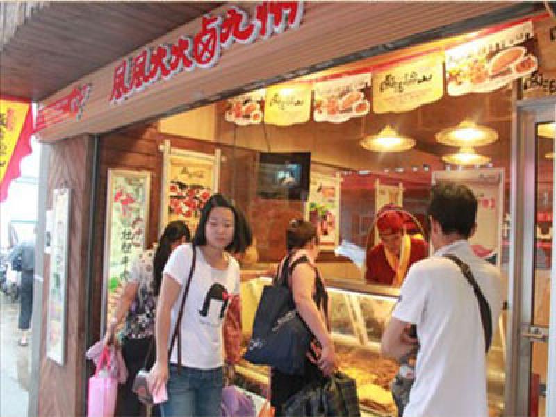 鹵泊梁山鹵味加盟實(shí)體店鋪展示