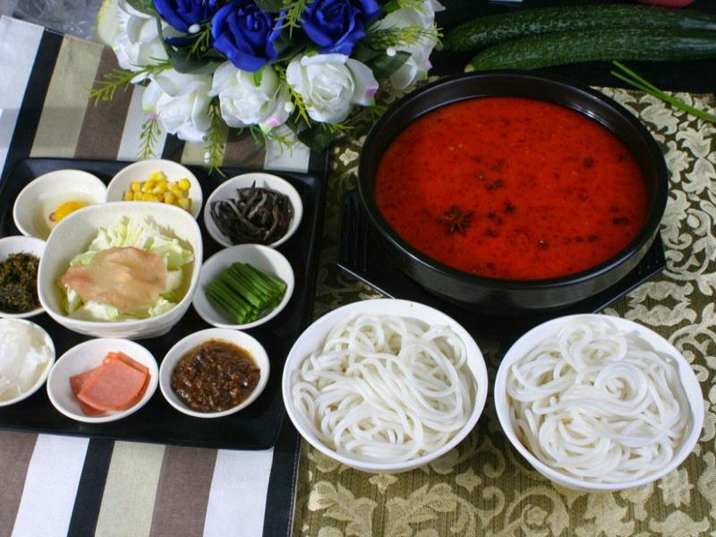 番茄過橋米線-旗鼓村過橋米線