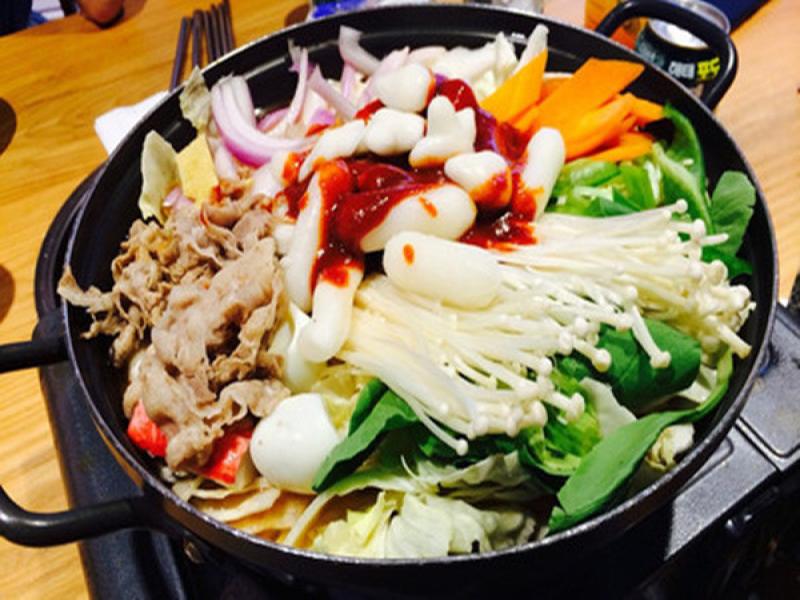 摩芋韓國(guó)年糕火鍋