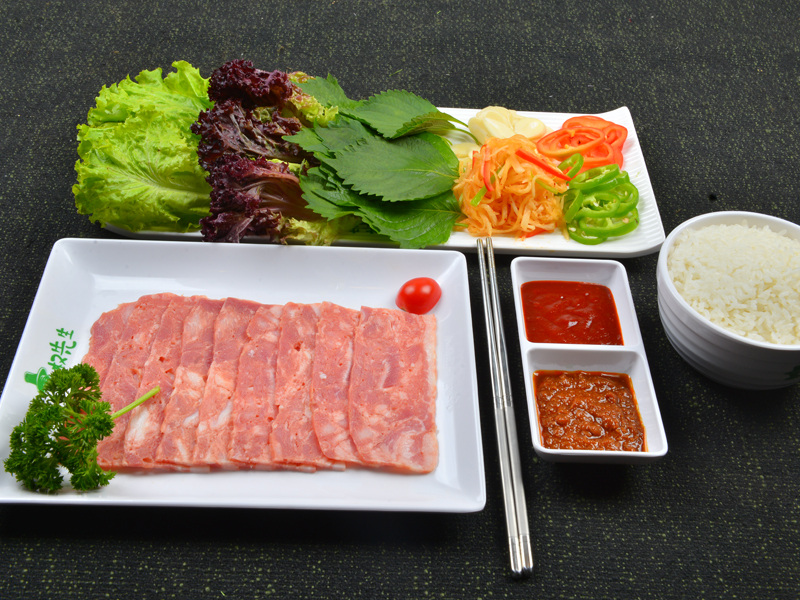 權(quán)先生韓餐_烤培根菜包飯