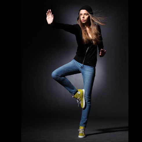 加簡牛仔—淺藍(lán)修身窄腿牛仔褲