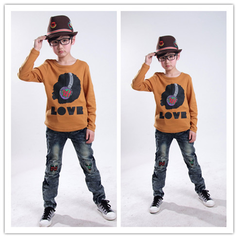 男童新款時(shí)尚衛(wèi)衣