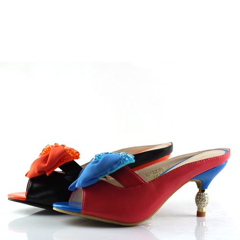 摩熙米昵-新款花朵細(xì)跟涼鞋