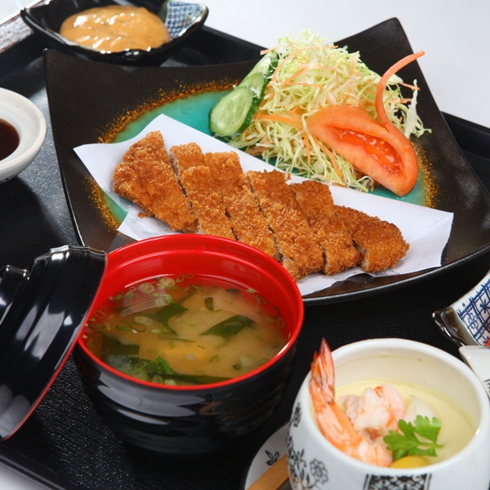 日式雞排飯?zhí)撞?/>
                                        <span>日式雞排飯?zhí)撞?/span>
                                    </li>
                                </ul>
                                <div   id=