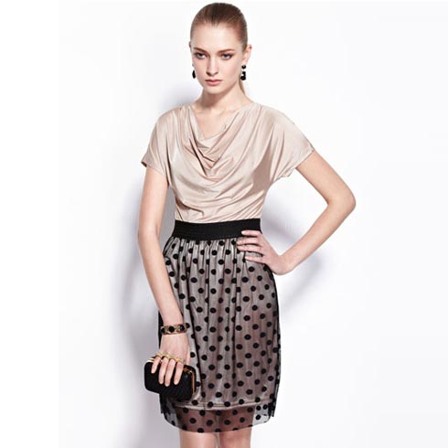 愛(ài)無(wú)季女裝品牌折扣專賣店