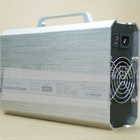 創(chuàng)誼?車生活大功率移動(dòng)電源