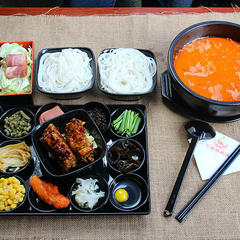 酸湯排骨過橋米線