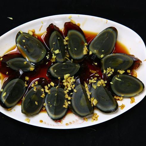 一鍋兩頭?；疱?涼菜姜汁松花蛋 