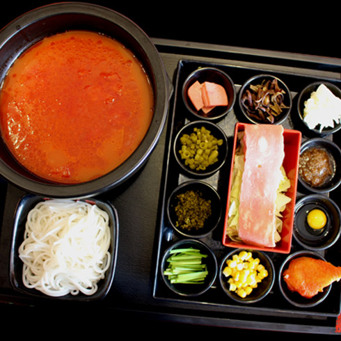 悅丫丫過(guò)橋米線-蕃茄鍋底系列