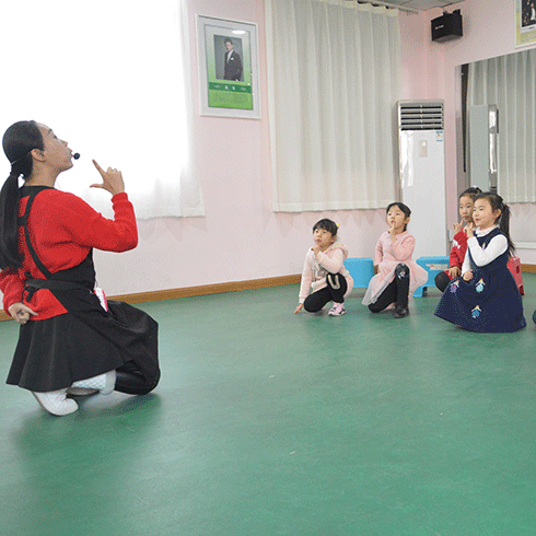 晶橙果藝術(shù)教育-表演培訓(xùn)