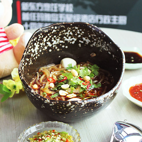 簋魚(yú)鍋啵啵魚(yú)快餐-招牌酸辣粉