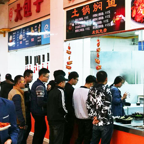 非池中土鍋燜魚(yú)-排隊(duì)等餐人潮