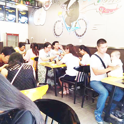 非池中土鍋燜魚(yú)-食客用餐圖