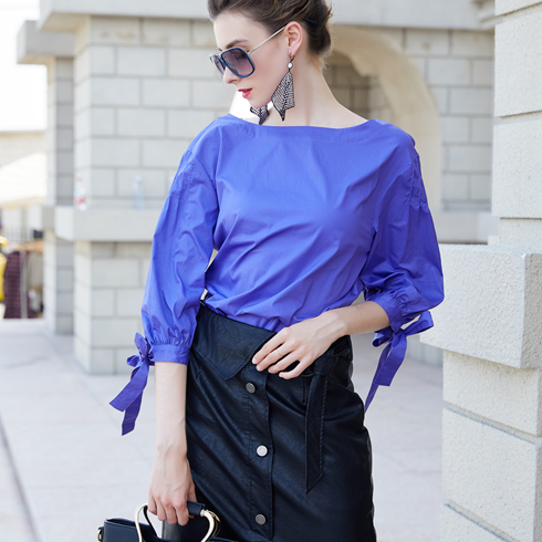 金蝶妮-藍(lán)色圓領(lǐng)上衣