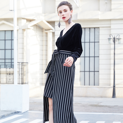 金蝶妮-條紋V領(lǐng)長款不規(guī)則連衣裙