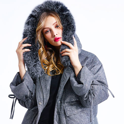 艾米女裝-時(shí)尚連帽加厚羽絨服