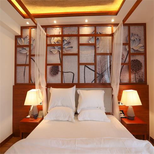 神奇金屬裝飾畫-簡約酒店房間