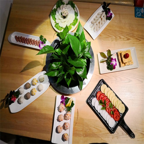 腩潮鮮牛腩火鍋-精美擺盤(pán)