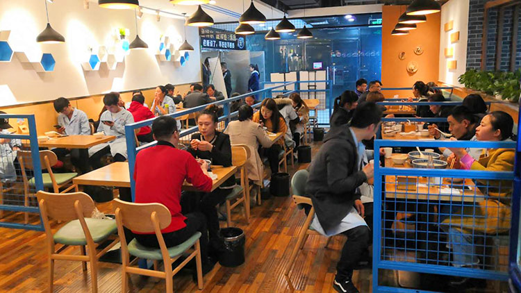 德魚(yú)得水-顧客盈門